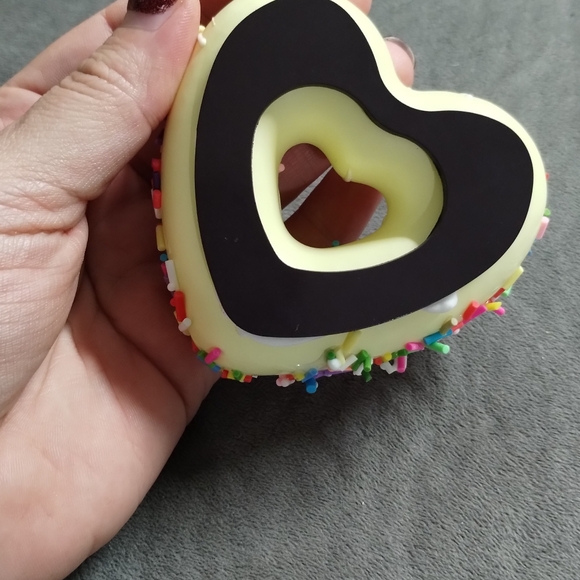 Sprinkle Donut Magnet - Picture 2 of 3